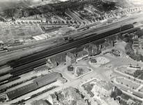 809779 Luchtfoto van het N.S.-station Nijmegen te Nijmegen.